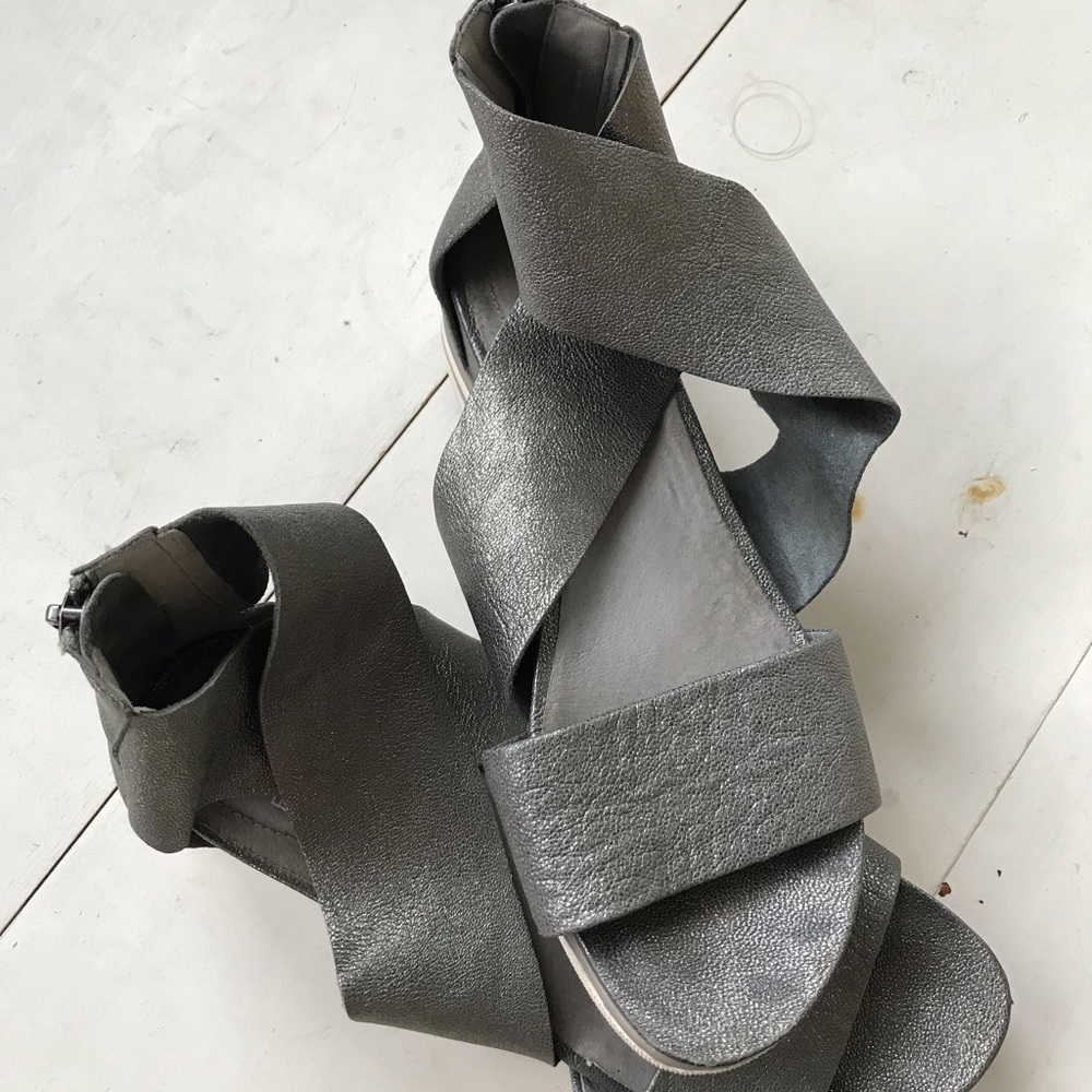 Eileen Fisher pewter sandals size 8.5